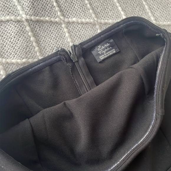 Black jumpsuit 
Hold up the chest with stopper - Picture 4 of 5